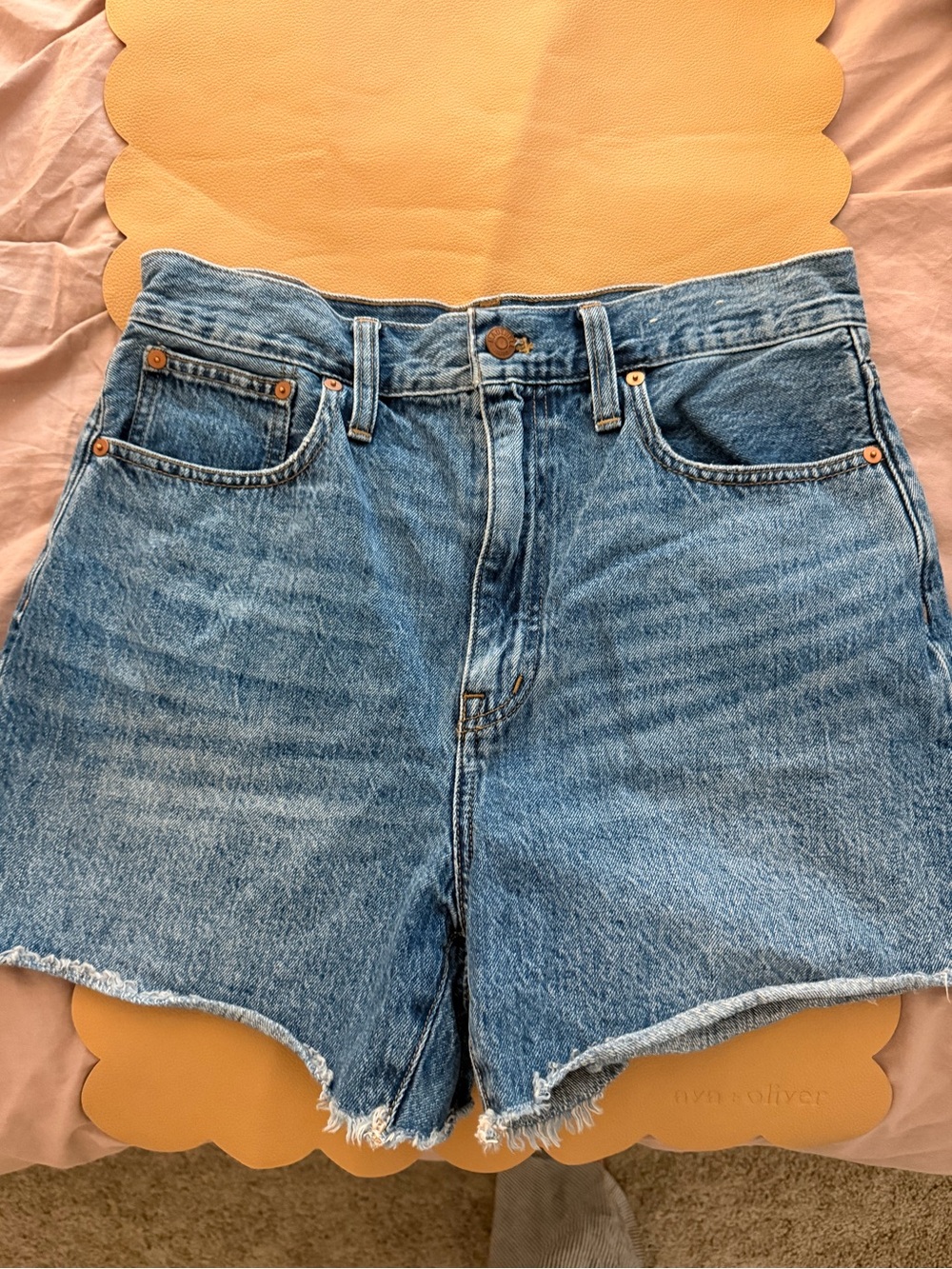Madewell the mom Jean short Denim Shorts in Light Blue Wash